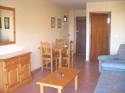 Aptos. Embajador 2* 푸엔히롤라